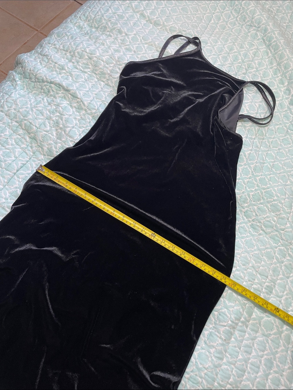 Black velvet slipped dress with side slit - Picture 7 of 9